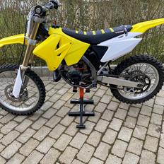 Suzuki RM125