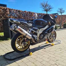 Aprilia RSV 1000 R Factory