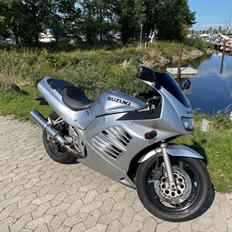 Suzuki RF 600R