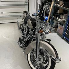 Harley Davidson Softail Deluxe “Cholo” style