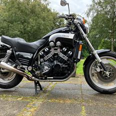 Yamaha V-Max 1200