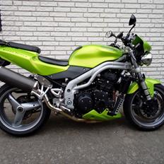 Triumph Speed Triple 955i " Fru Grünthe "