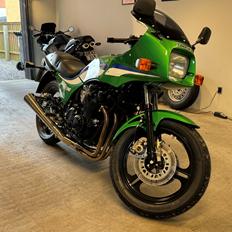 Kawasaki GPz 750 uni-trak