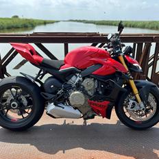 Ducati Streetfighter V4S