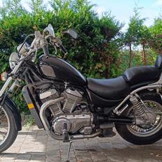 Suzuki VS 700 GLG Intruder
