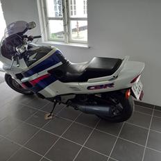 Honda cbr 1000 f