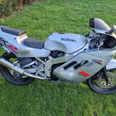 Suzuki GSXR400R