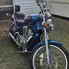 Suzuki Vs 600 intruder 