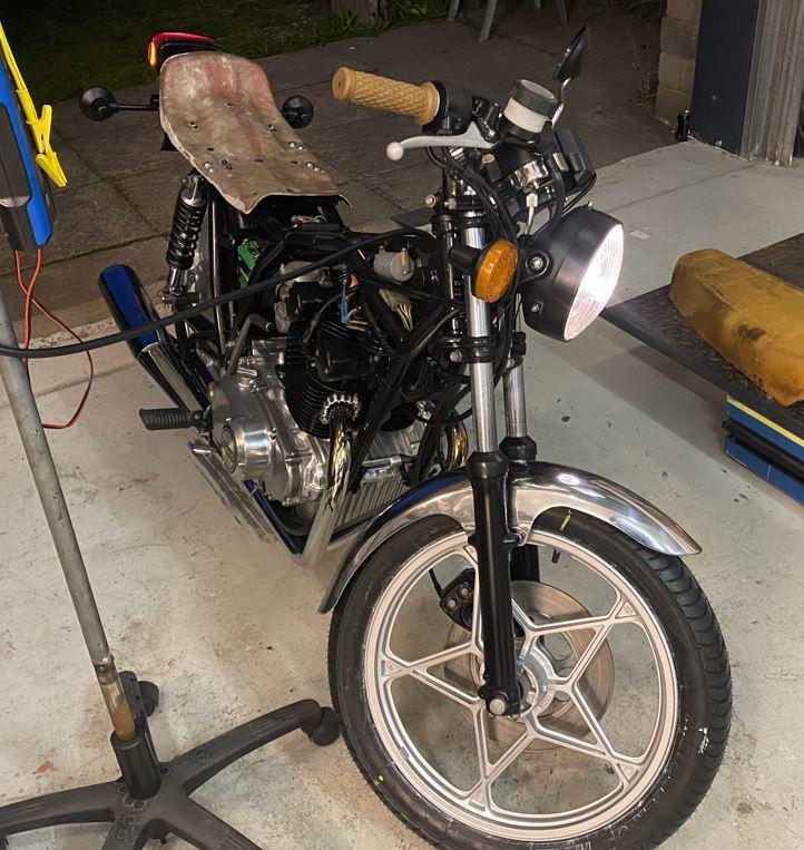 Suzuki GS425E billede 8