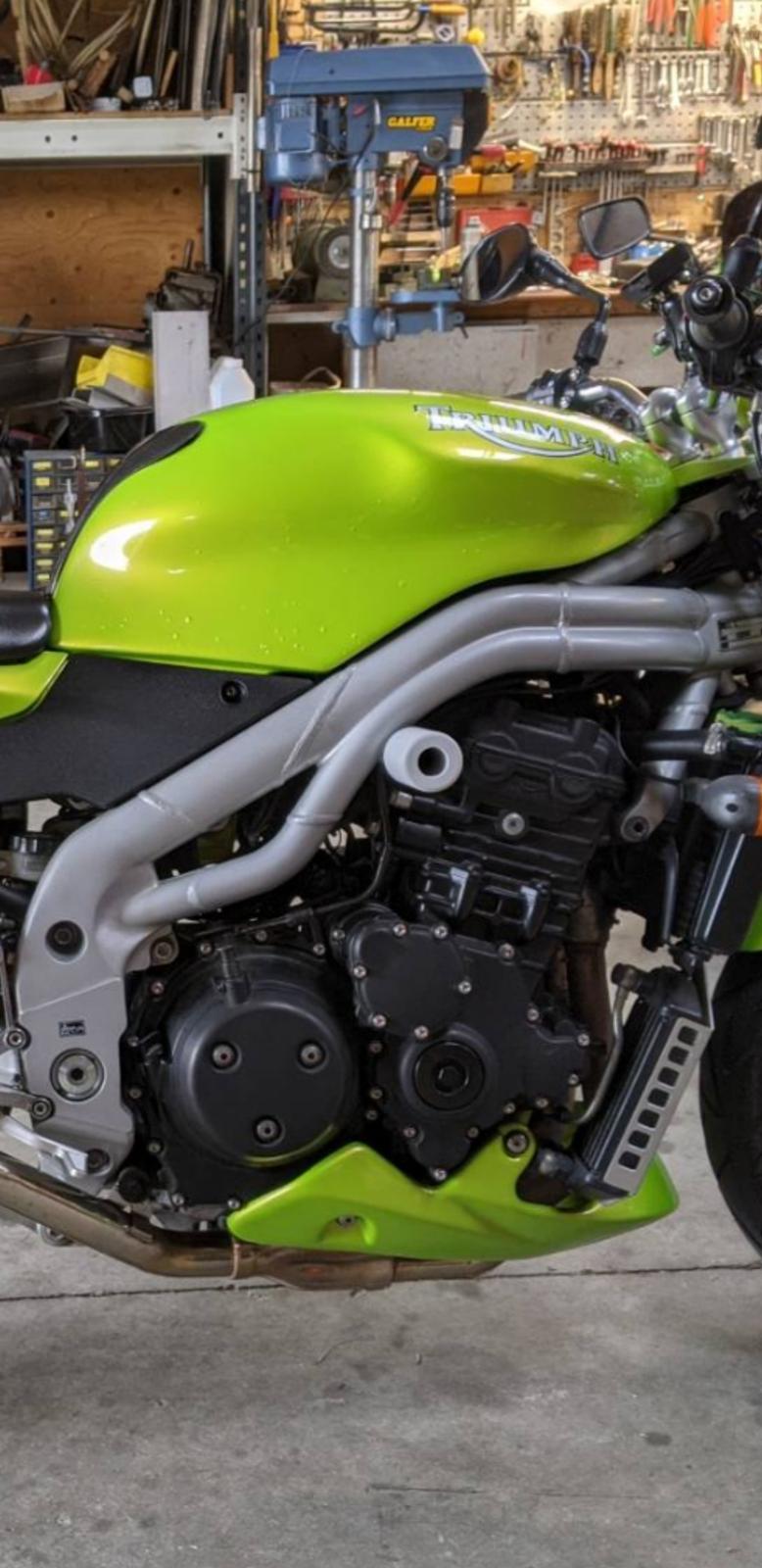 Triumph Speed Triple 955i    " Fru Grünthe " billede 8