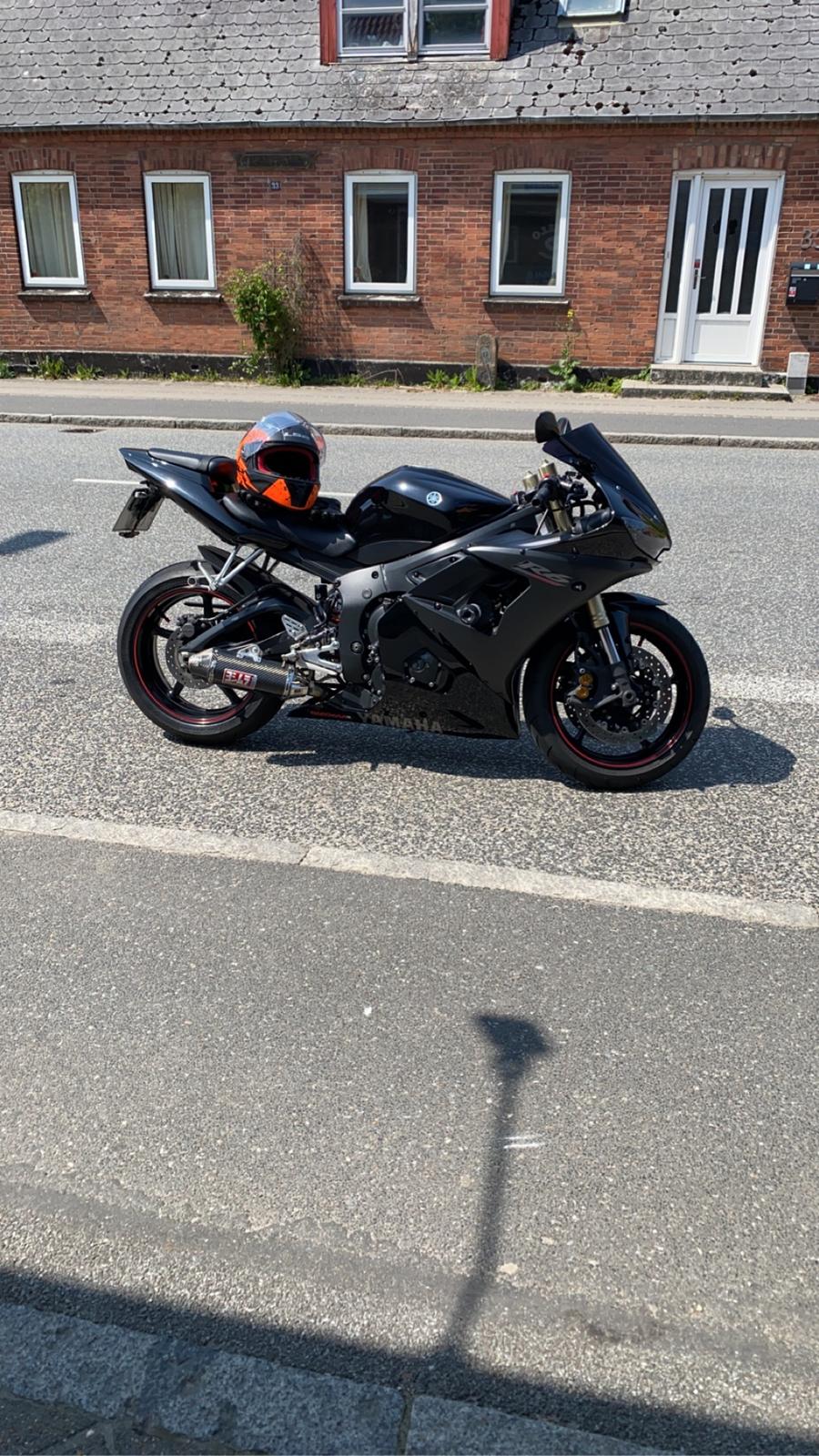 Yamaha R6 billede 1