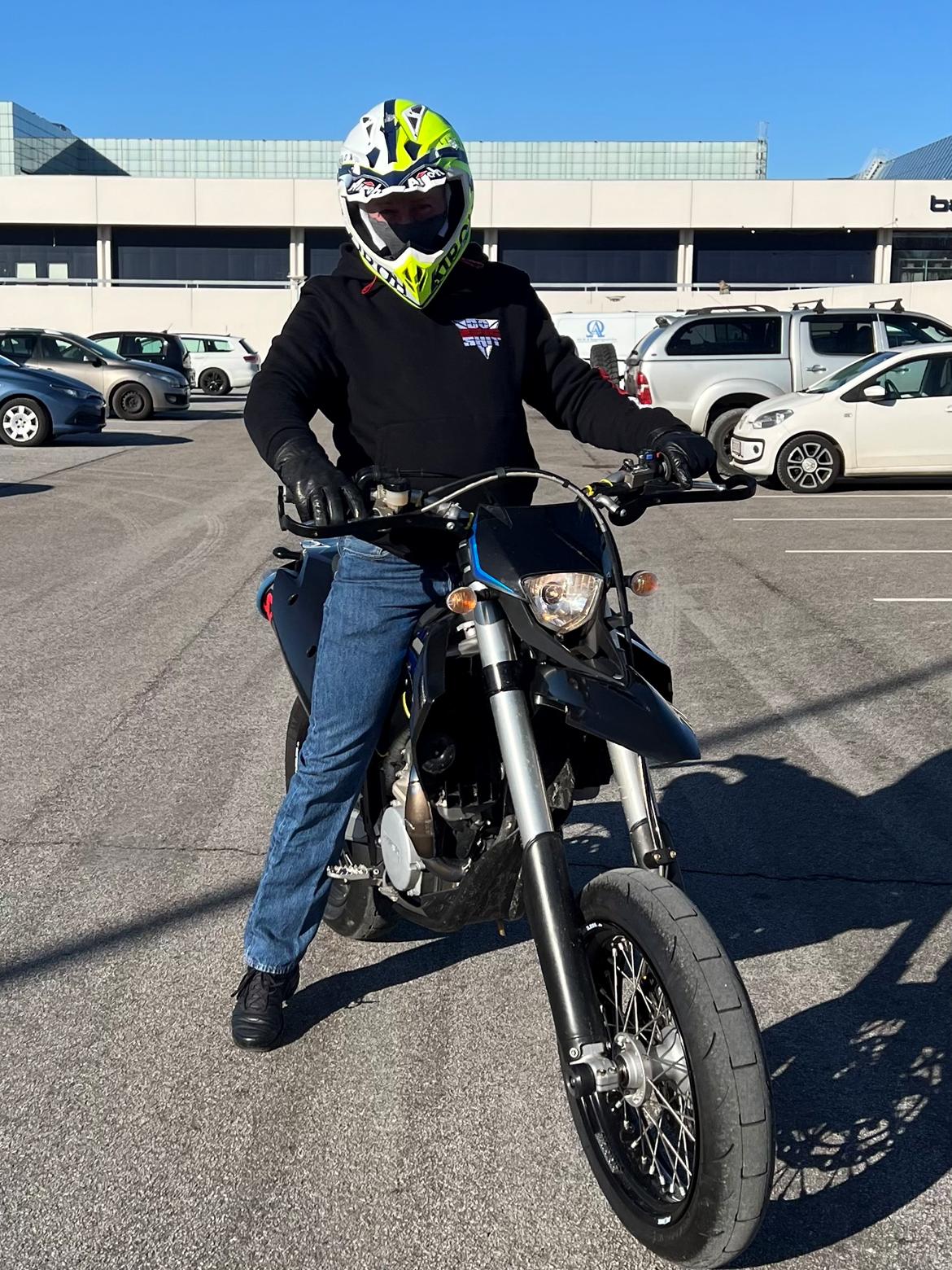 Husaberg FS 570 Motard - manden på cyklen. den er BARE en BISSE cykel billede 10