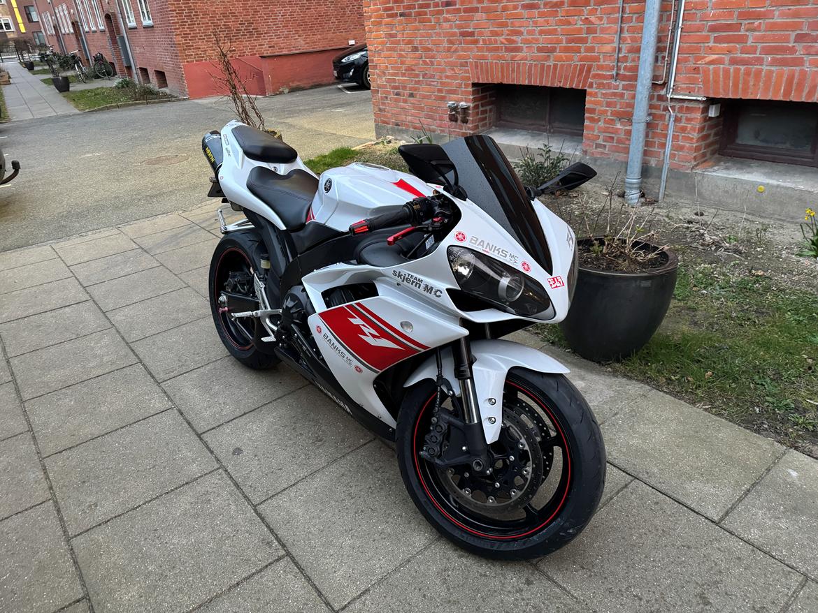 Yamaha YZF R1 billede 1