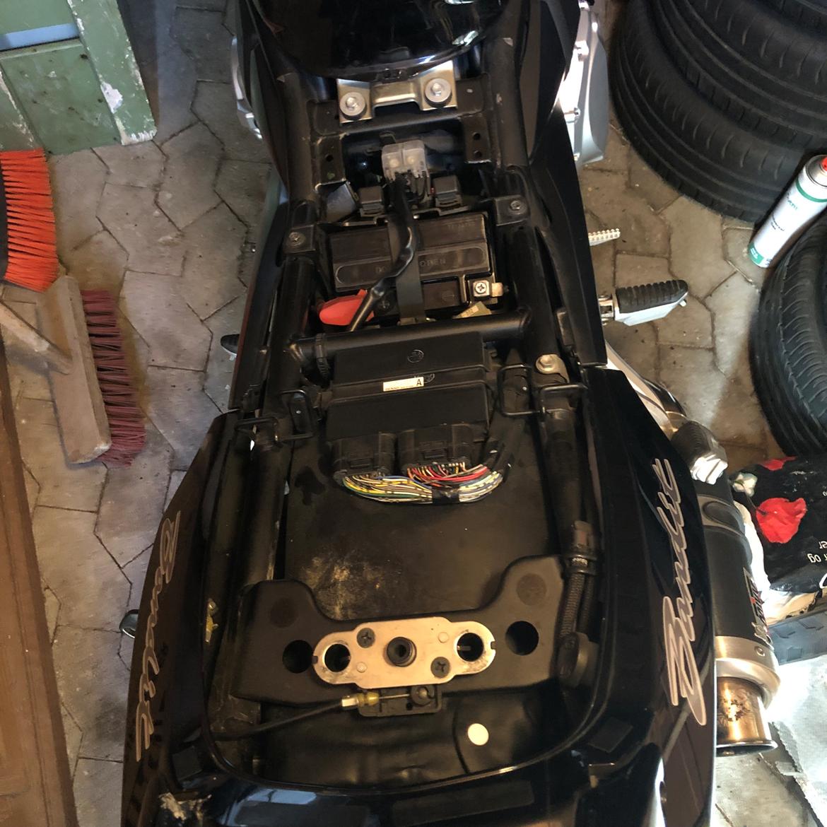 Suzuki GSF 650 A Bandit ABS - Foretrækker dog at køre med sædet monteret :-) billede 15