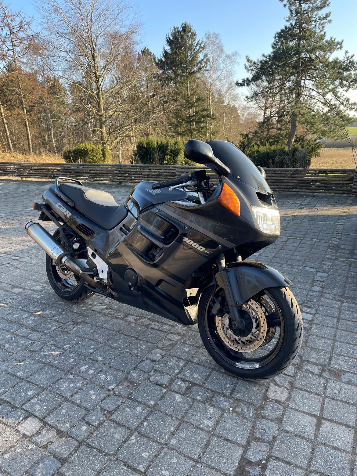 Honda CBR1000F SC24 - Som den står nu billede 1