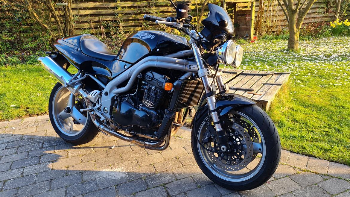 Triumph Speed Triple 955i billede 2