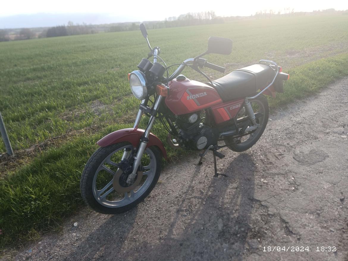 Honda CS 125 billede 1
