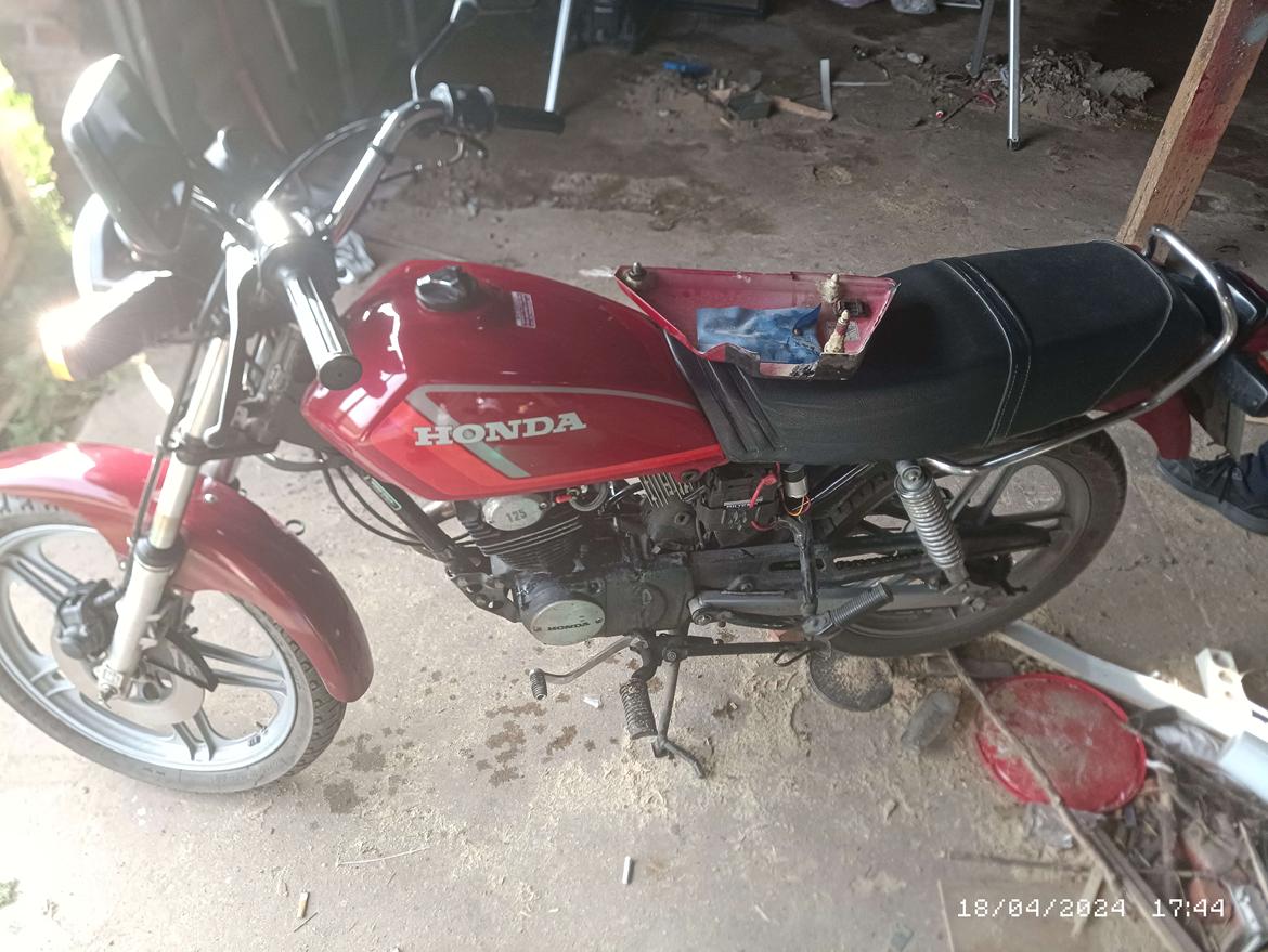 Honda CS 125 billede 2