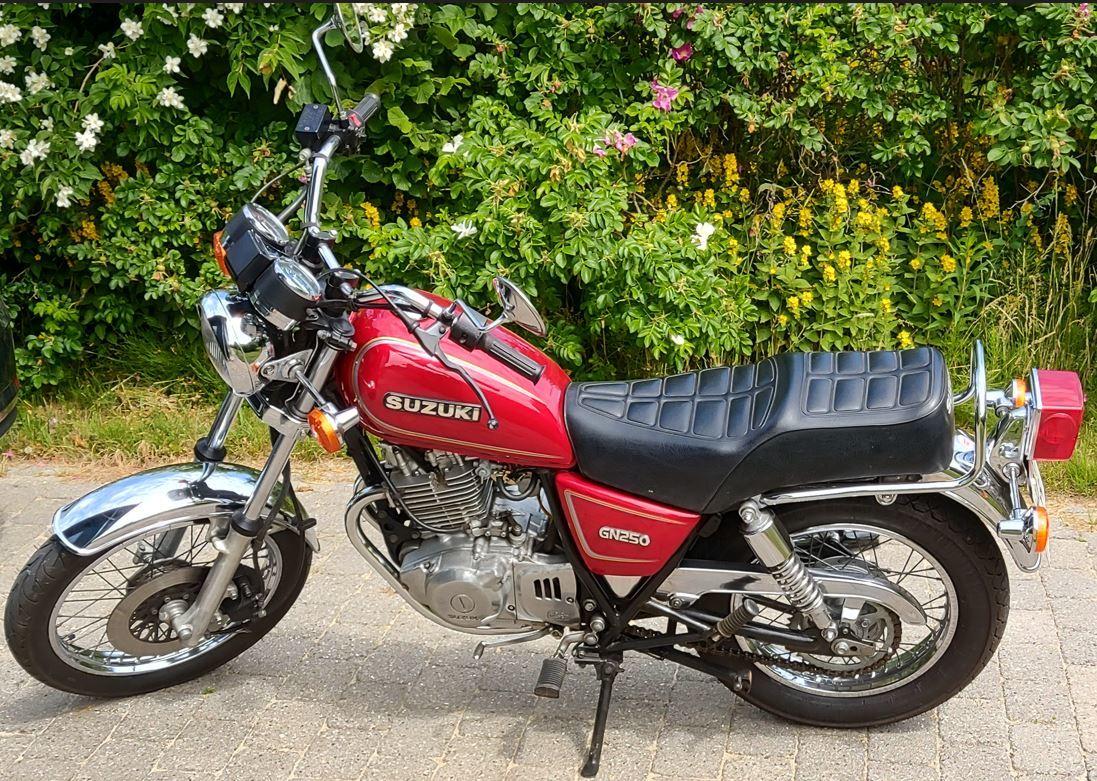 Suzuki GN250 billede 2