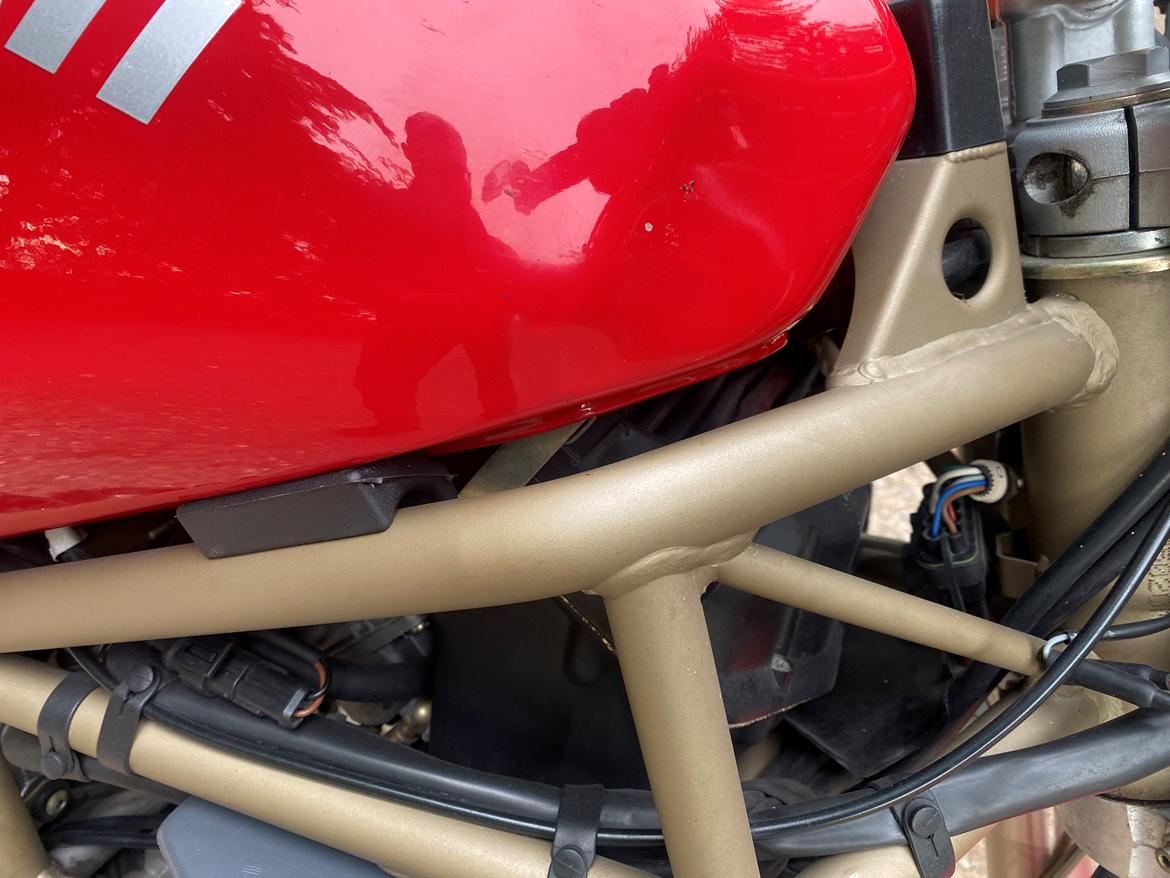 Ducati Monster 900 - Direkte luft til filteret. Så man rigtig kan høre indsugningen :) billede 14