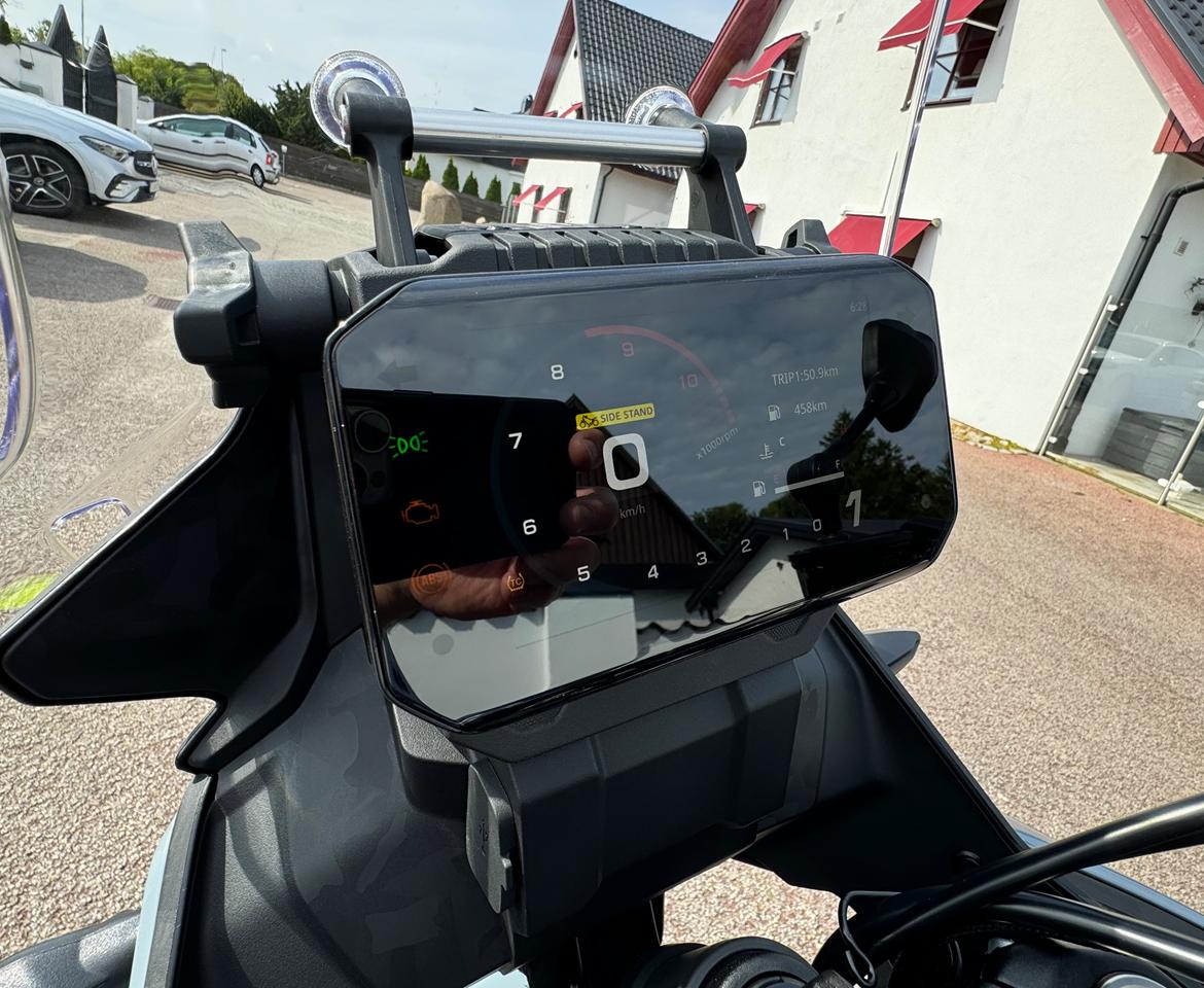 CF Moto 450MT - . . . . . . . . . . . . . . . .    TFT skærm med høj opløsning. Forbundet til telefon og hjelm med BT. Kan konfigureres. billede 10