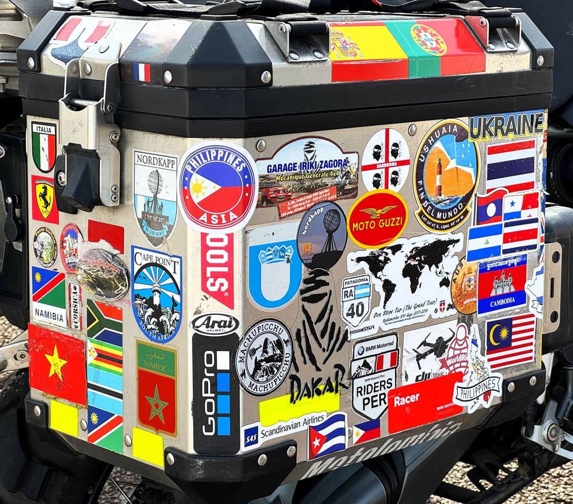 BMW R1200 GS Adventure - Alukasser 2024 med diverse klistermærker fra steder jeg har kørt MC. billede 49