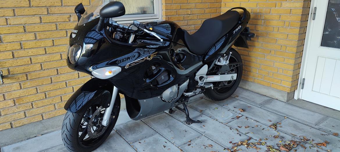 Suzuki GSX750 F billede 2