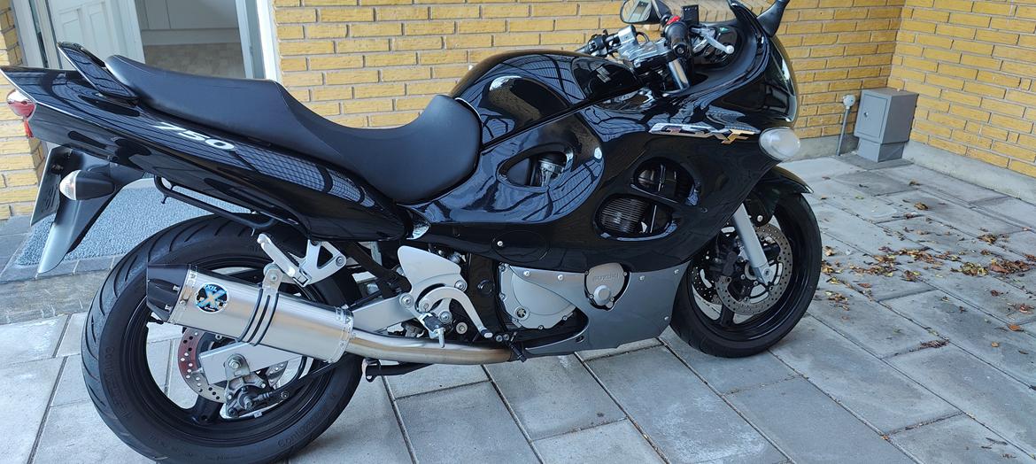 Suzuki GSX750 F billede 1