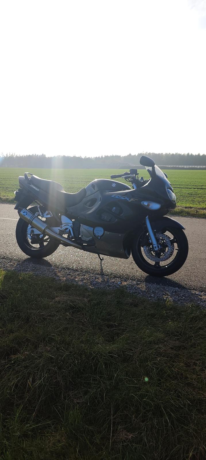 Suzuki GSX750 F billede 18