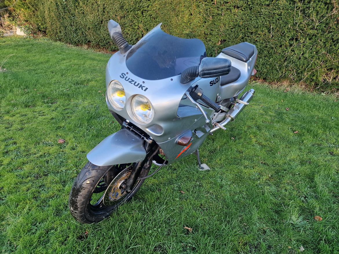 Suzuki GSXR400R billede 2