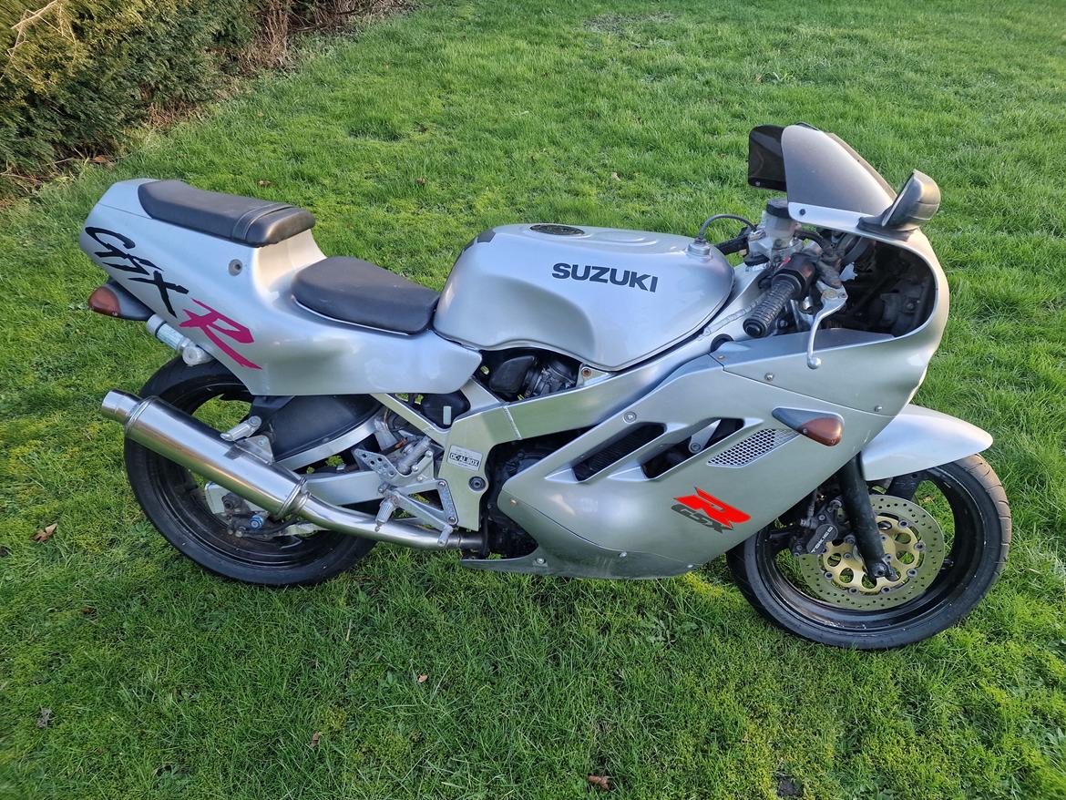 Suzuki GSXR400R billede 3