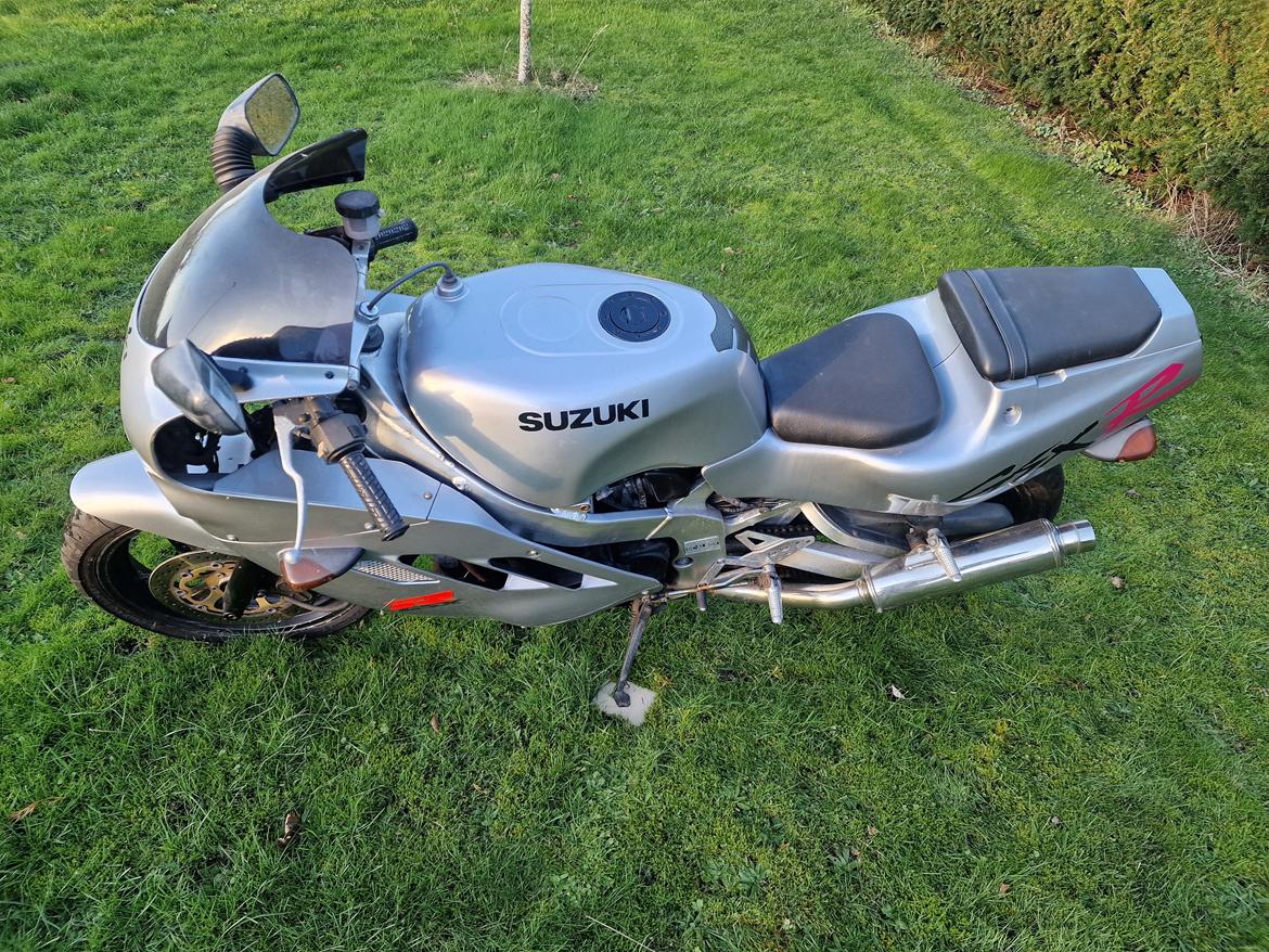 Suzuki GSXR400R billede 4