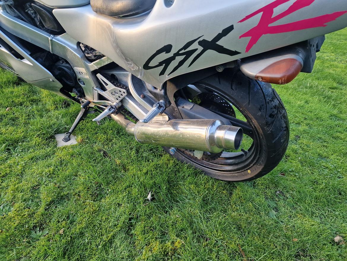 Suzuki GSXR400R billede 7