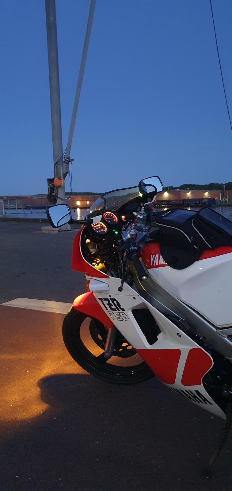 Yamaha TZR250 billede 5