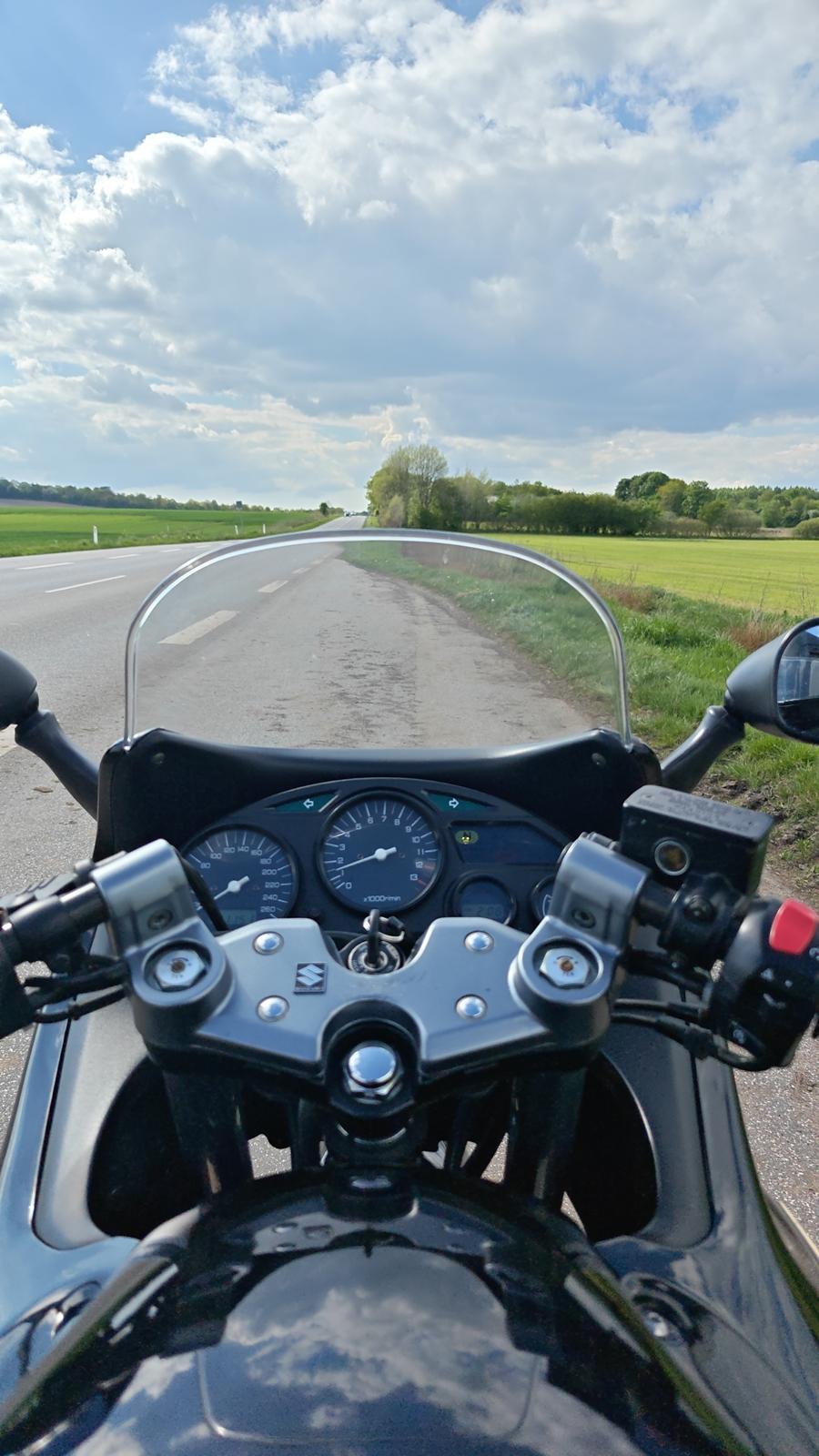 Suzuki GSX750 F billede 24