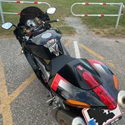 Aprilia RSV 1000R Factory