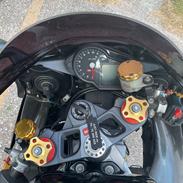 Aprilia RSV 1000R Factory