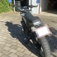 Husqvarna Svartpilen 401