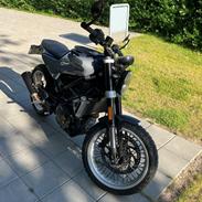 Husqvarna Svartpilen 401