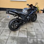 Yamaha YZF R1