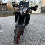 KTM SMT 890