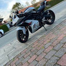 CF Moto 675SR-R