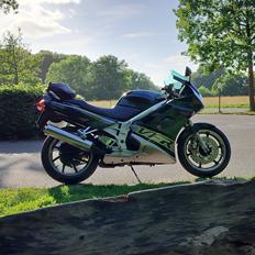 Honda VFR 750F Rc36-1