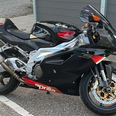Aprilia RSV 1000R Factory