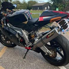 Aprilia RSV 1000R Factory