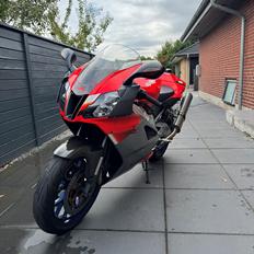 Aprilia RSV1000R
