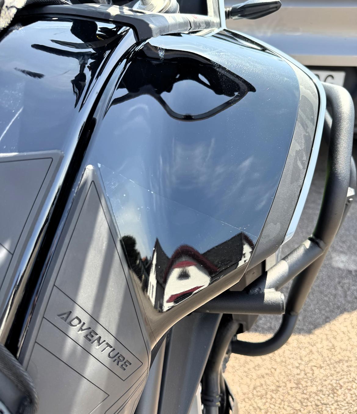 CF Moto 450MT - . . . . . . . . . . . . . . . .  Andet forsøg med vinyl på tanken blev bedre. Skal beskytte mod ridser. billede 47
