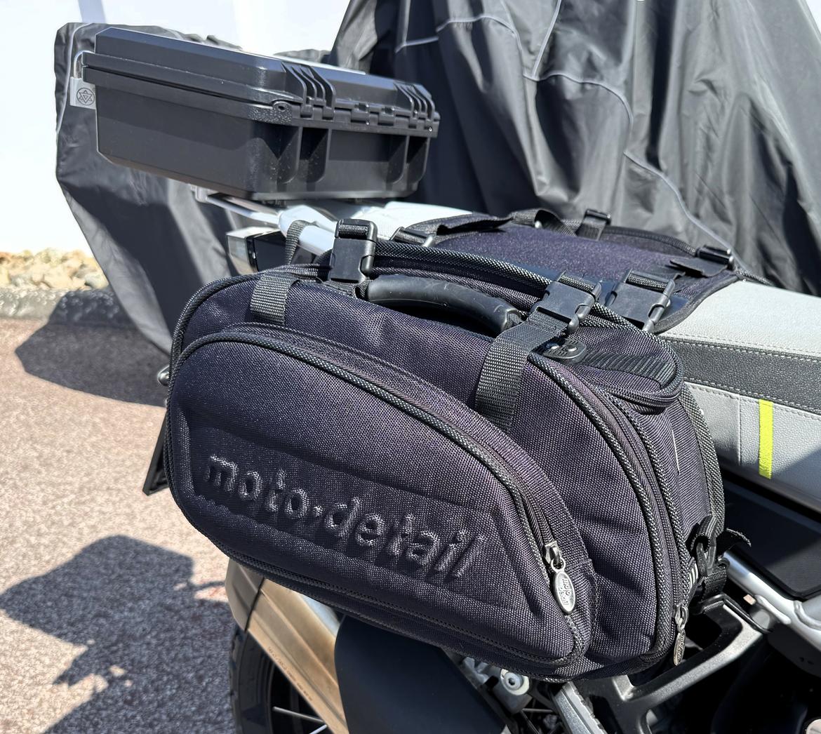 CF Moto 450MT - . . . . . . . . . . . . . . . .  Jeg fandt nogle gamle tasker i kælderen, som kan sidde på til dagligt. De sidder overraskende fast og stabilt. billede 49