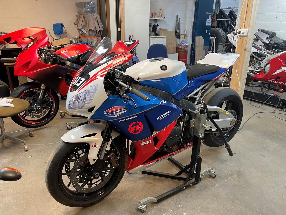 Honda CBR1000RR SC59 Banemotorcykel billede 4