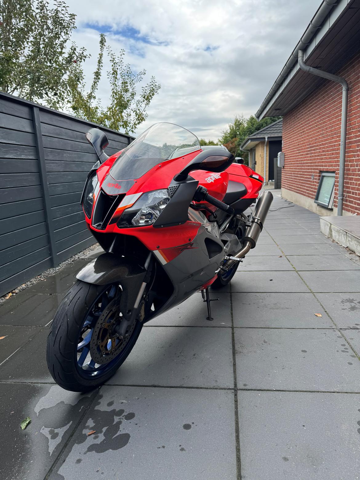 Aprilia RSV1000R billede 1